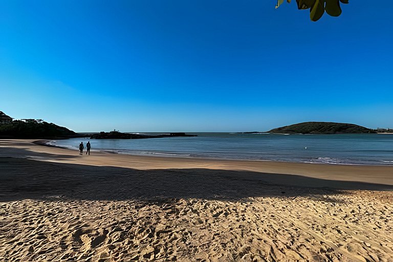 Pé na areia em Peracanga