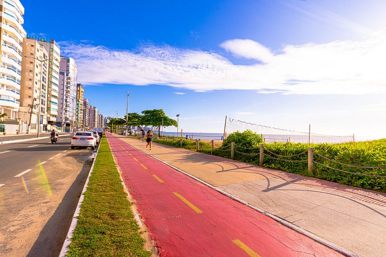2 qtos / 2ª quadra do mar / Excelente localização