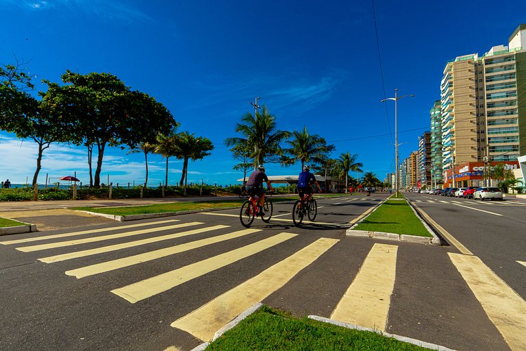 2 qtos / 2ª quadra do mar / Excelente localização