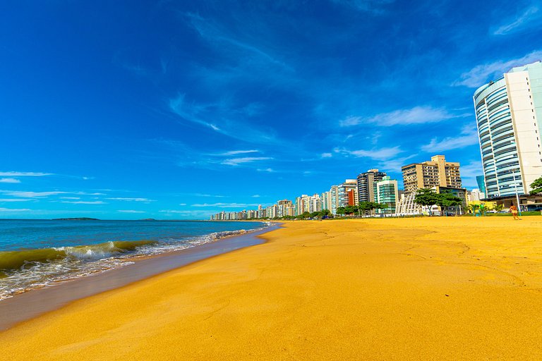 2 qtos / 2ª quadra do mar / Excelente localização