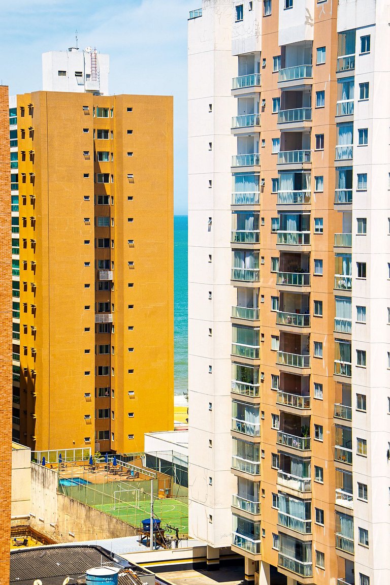 2 qtos / 2ª quadra do mar / Excelente localização